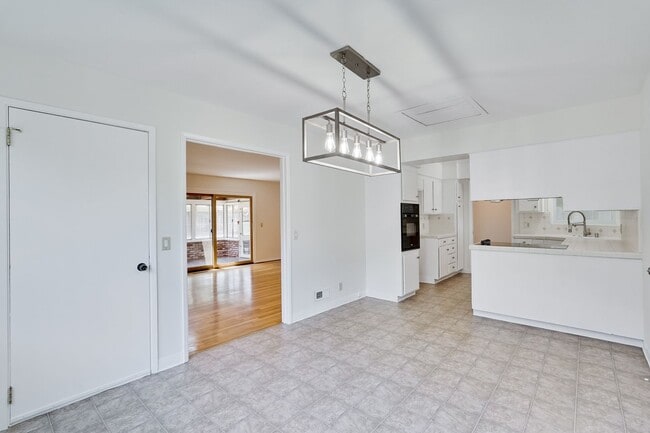 Building Photo - Single Story 3/2 in Well Established Neighborhood Near Branham High School with Air conditioning ...