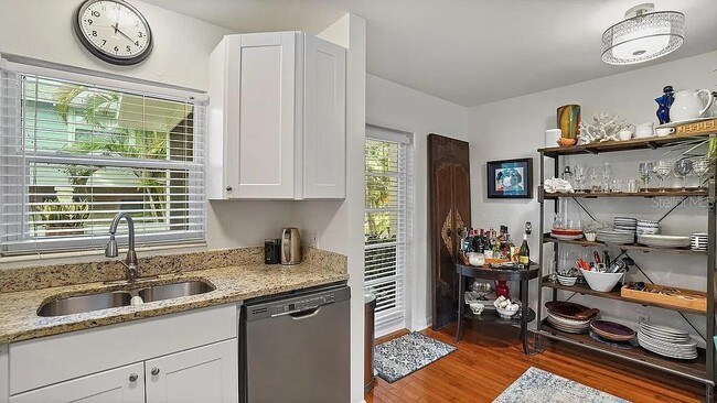 Building Photo - 109 12th Ave N