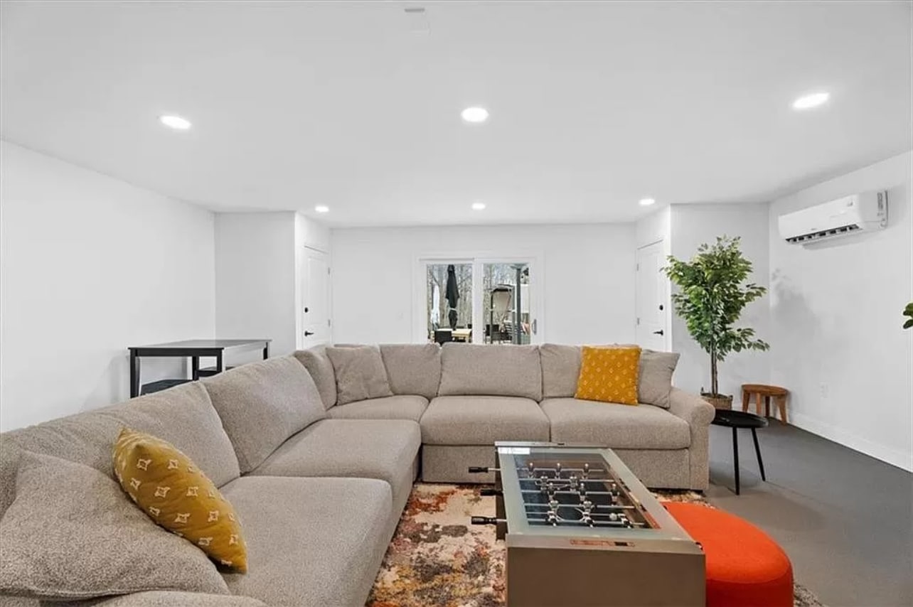 Building Photo - 22 Deer Path