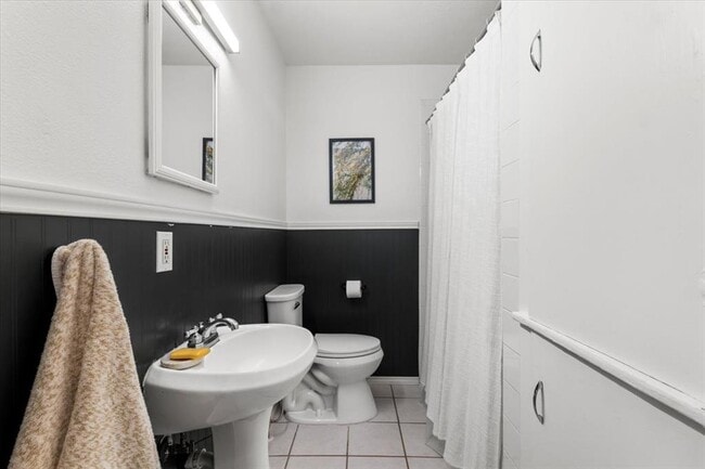 Building Photo - 3007 E 18th St