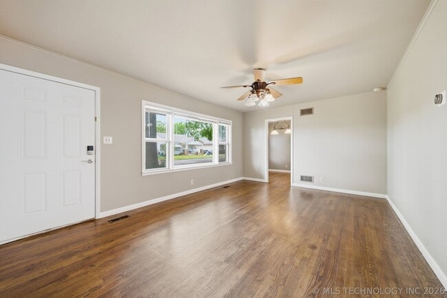 Building Photo - 805 S Cedar St