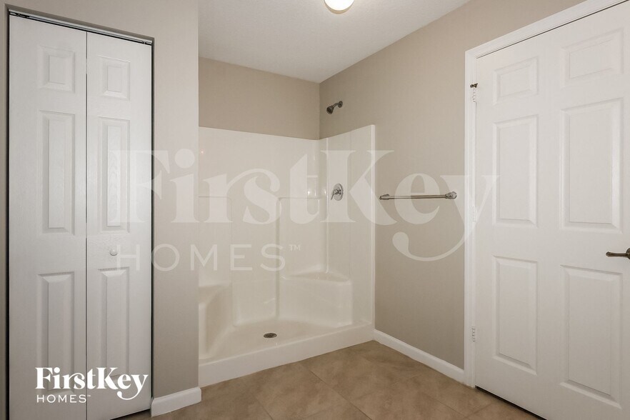 Building Photo - 1480 SW Gadsan Ave