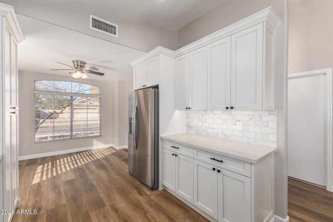 Building Photo - 163 W Liberty Ln