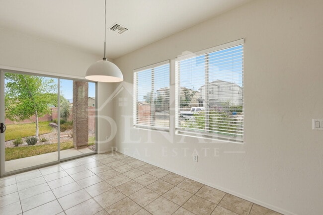 Building Photo - 584 N Highlands Grove Ln