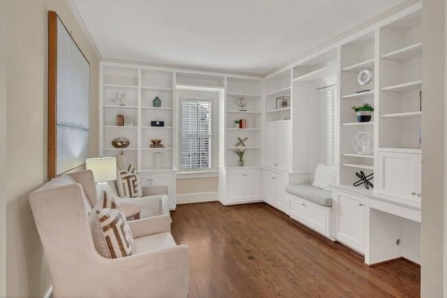 Building Photo - Luxury unfurnished 4BR/4.5BA Tudor in Belle Meade Links.