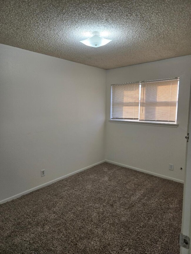 Building Photo - 127 Regency Ave