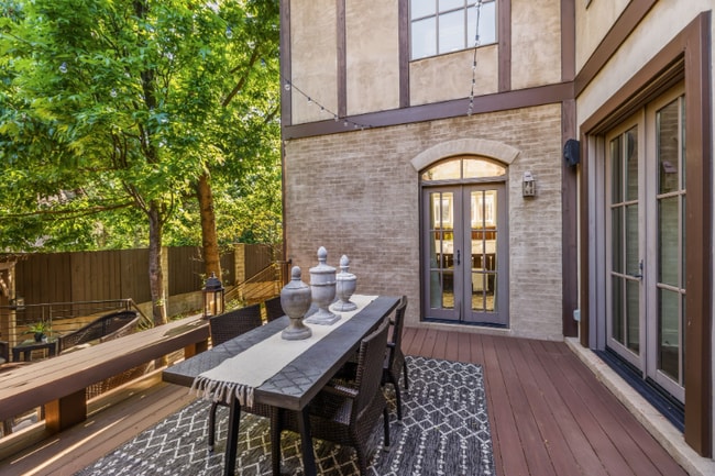 Building Photo - 1127 Glendale Ln