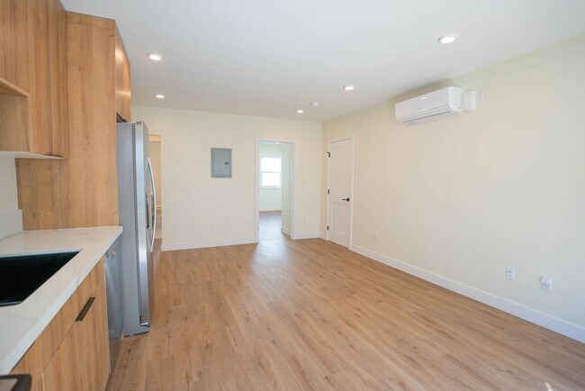 Building Photo - 1036 Westmoreland Ave