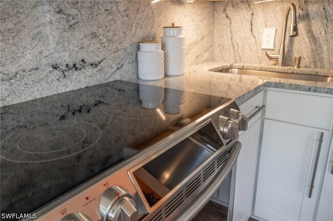 Building Photo - 1215 Edington Pl