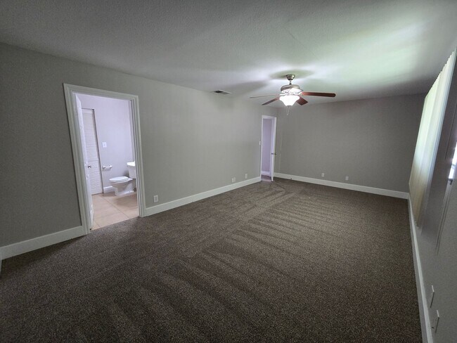 Building Photo - 560 Greenbriar Townhouse Way