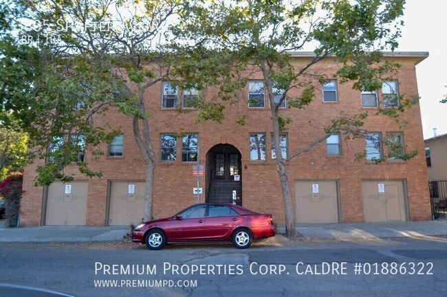 Building Photo - 3805 Shafter Ave