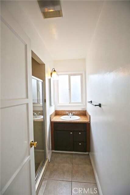 Building Photo - 1211 S 10th Ave