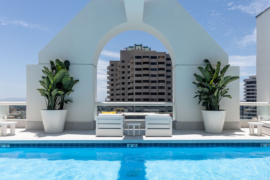 Building Photo - 10520 Wilshire Blvd