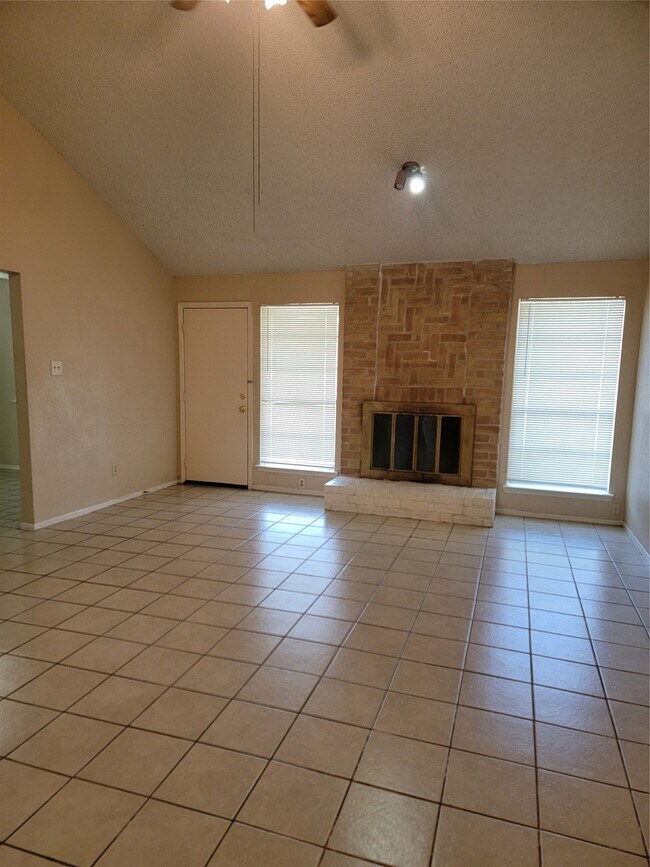 Building Photo - 6707 Loch Bruceray Dr
