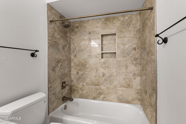 Building Photo - 9009 E Sahuaro Dr