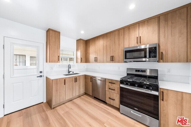 Building Photo - 1258 Mariposa St