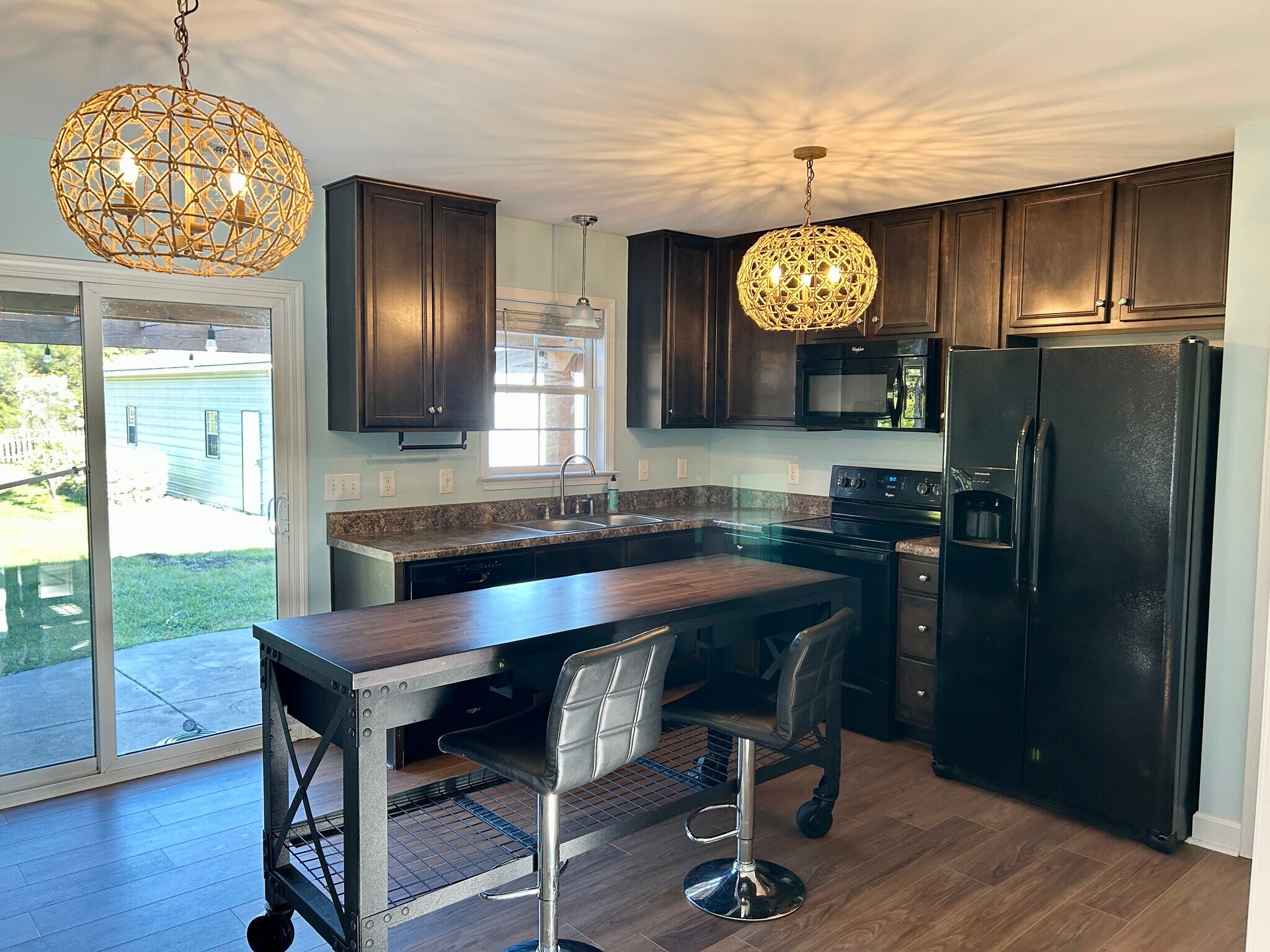 Building Photo - 301 Kraft St