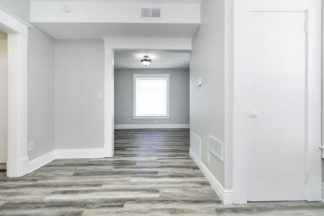 Building Photo - Large Beautiful Home, Close to Fort Riley