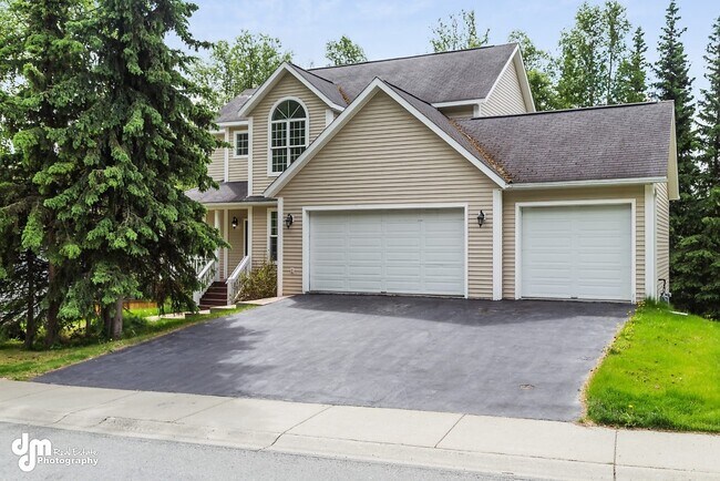 Building Photo - Beautiful home with 5 bedroom, 3.5 baths, ...