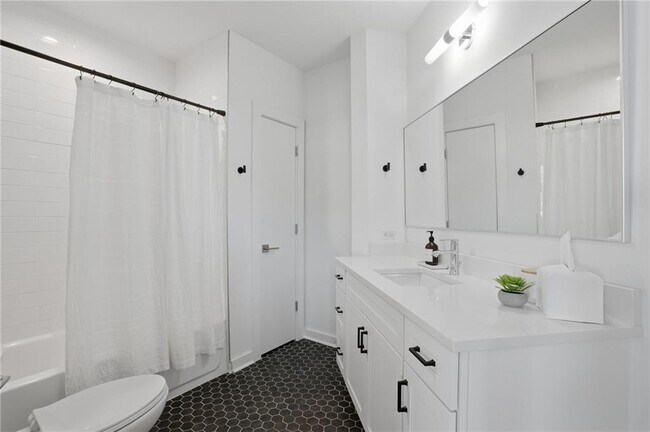 Building Photo - 260 18th St NW