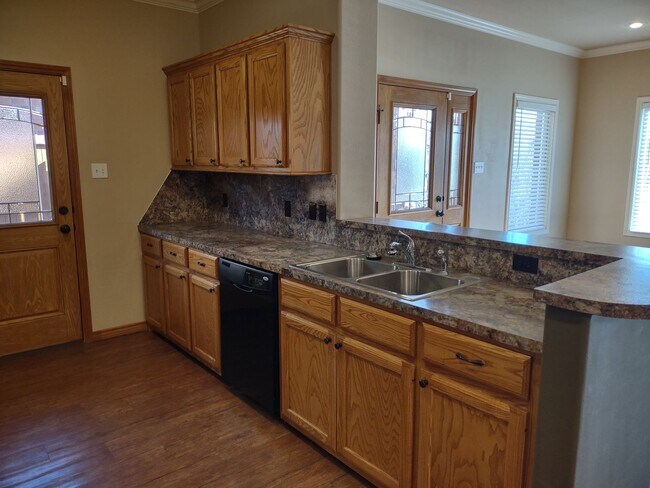 Building Photo - Prestigious 3/3/2 Home in Lubbock Cooper School District.