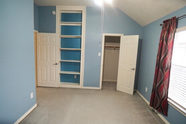 Building Photo - 6006 Country Ridge Dr