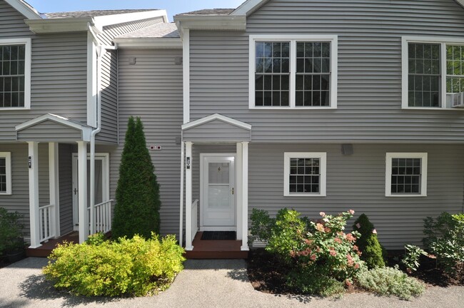 Building Photo - 181 Riverside Townhouses Rd