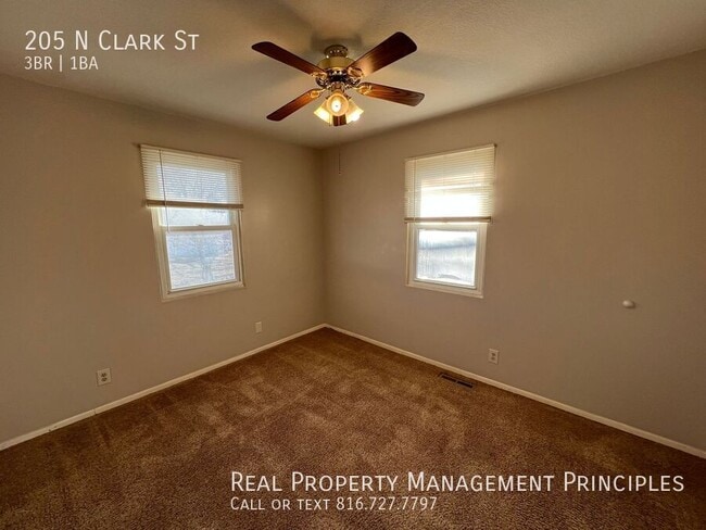 Building Photo - 205 N Clark St