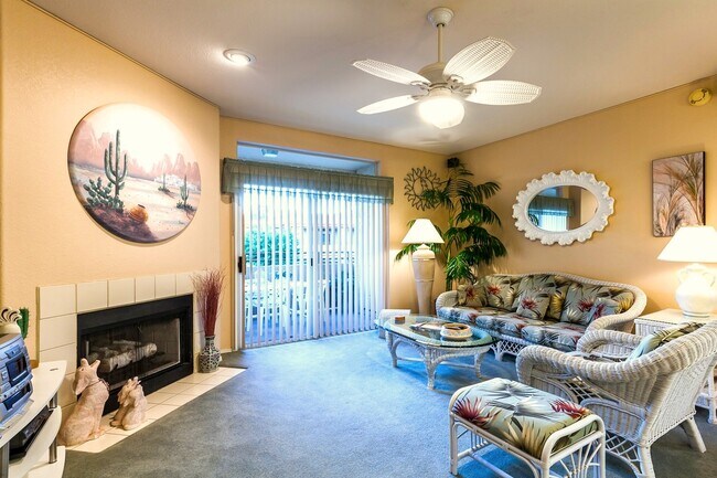 Living Room - 10410 N Cave Creek Rd