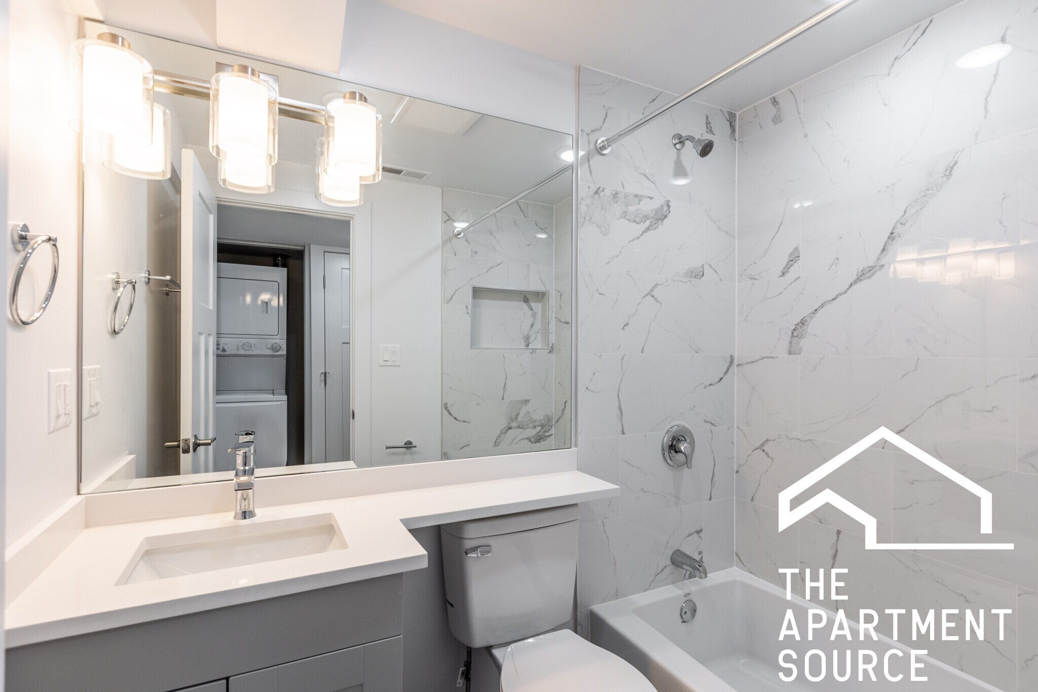 Building Photo - 454 W Belden Ave