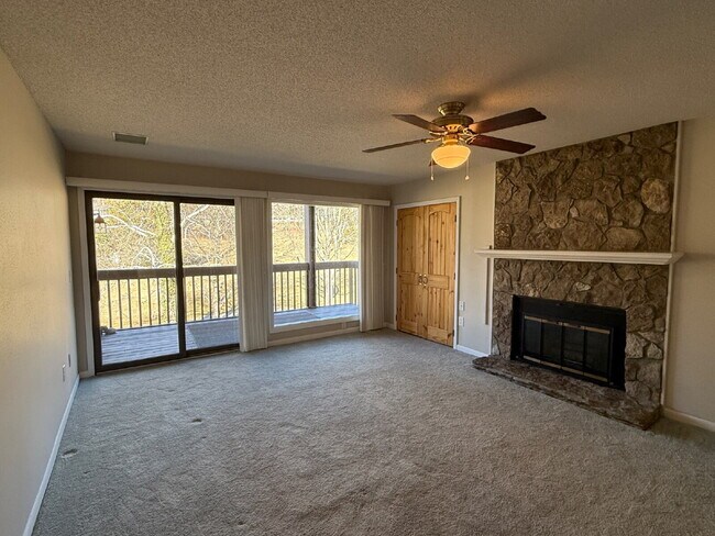 Building Photo - 2-Bed, 2-Bath Condo, The Greens/Waynesville NC