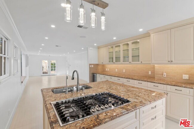 Building Photo - 2128 Camden Ave