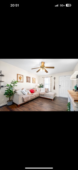 Building Photo - 1017 Bush Ave