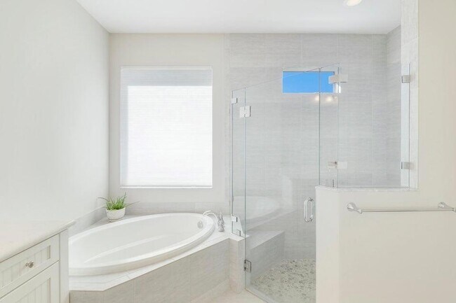 Building Photo - 510 Carrara Ct