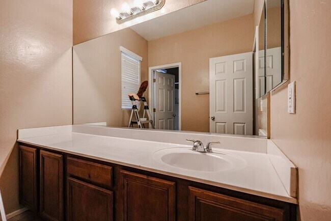 Building Photo - COMING SOON !! Spacious 4 Bed, 2.5 Bath 2 Story Home in Shadow Ridge Community/ Chandler