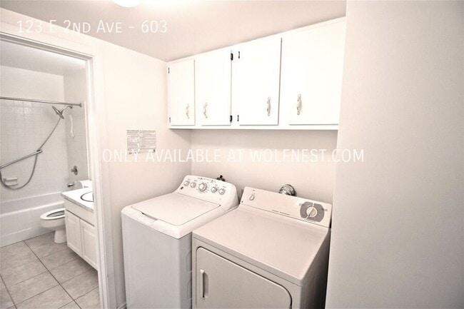 Building Photo - Stunning Downtown SLC Condo - Spacious & P...