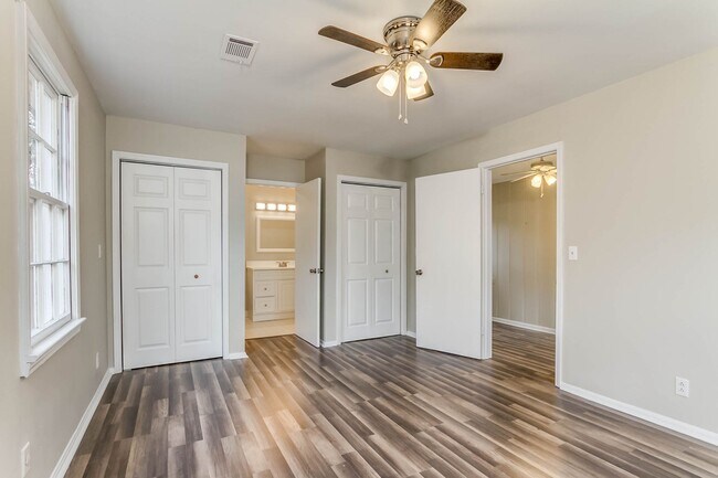 Building Photo - Three bedroom two bath