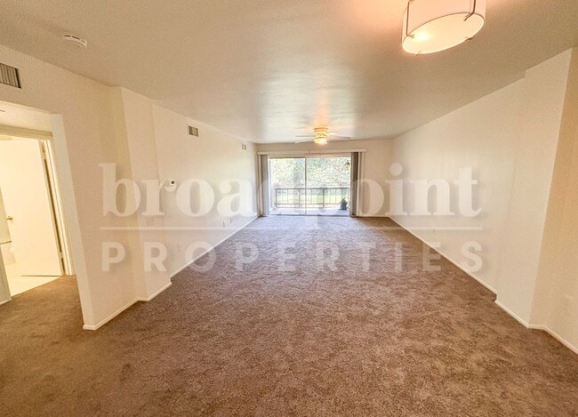 Building Photo - 12154 Rancho Bernardo Rd