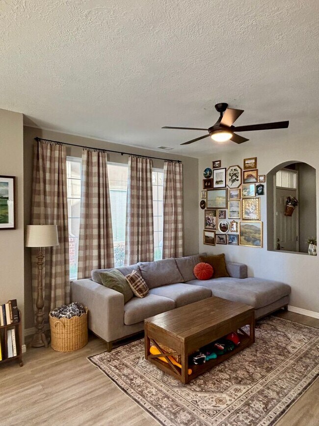 Building Photo - GORGEOUS Townhome!!!