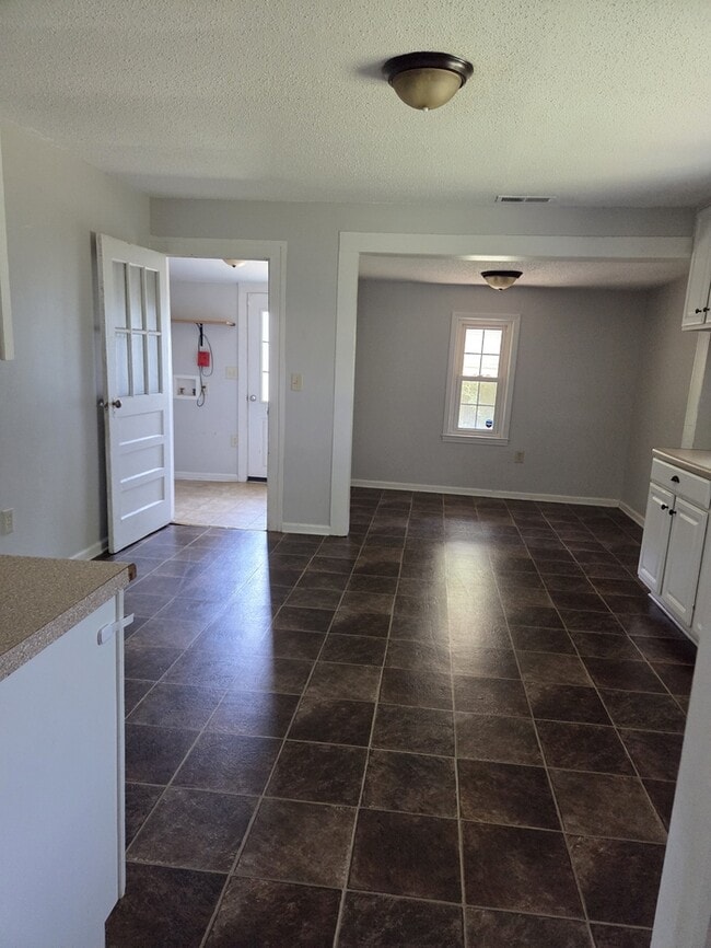 Building Photo - Charming 2 Bedroom in Summerfield