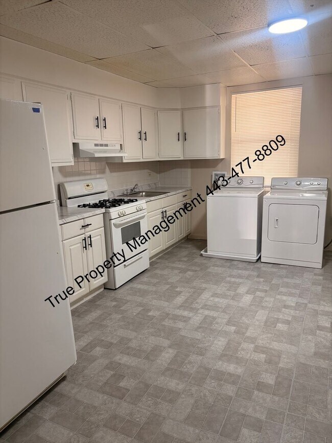 Building Photo - Spacious 3BR Home with Central A/C, 1.5 Baths & Unfinished Basement – Available Now!