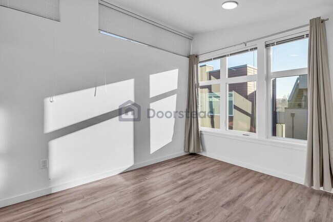 Building Photo - 2505 E Union St