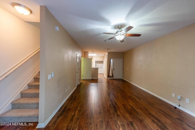 Building Photo - 807 Scrub Jay Dr