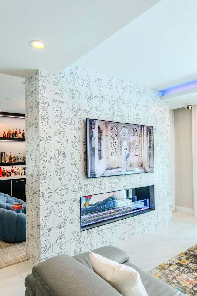 Building Photo - 8305 Fishhawk Falls Ct