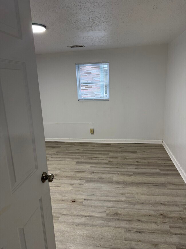 Building Photo - 2016 Clyde St