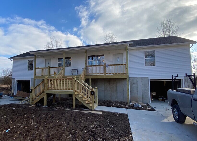 Building Photo - 304 W Watson St