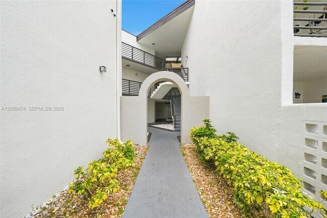 Building Photo - 9735 Fontainebleau Blvd