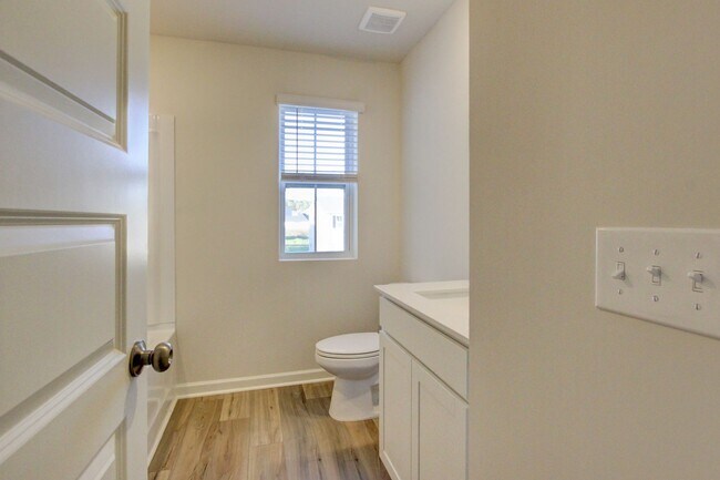 Building Photo - Wow!! 18-month lease in Sango!!