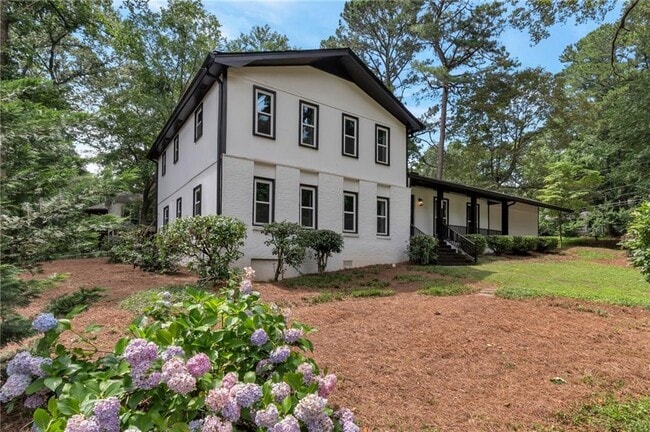 Building Photo - 3480 Tanbark Ct NE