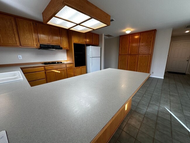 Building Photo - Views from Paradise!